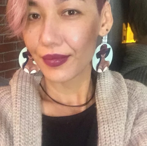 Slay Earrings - Picture 3 of 3